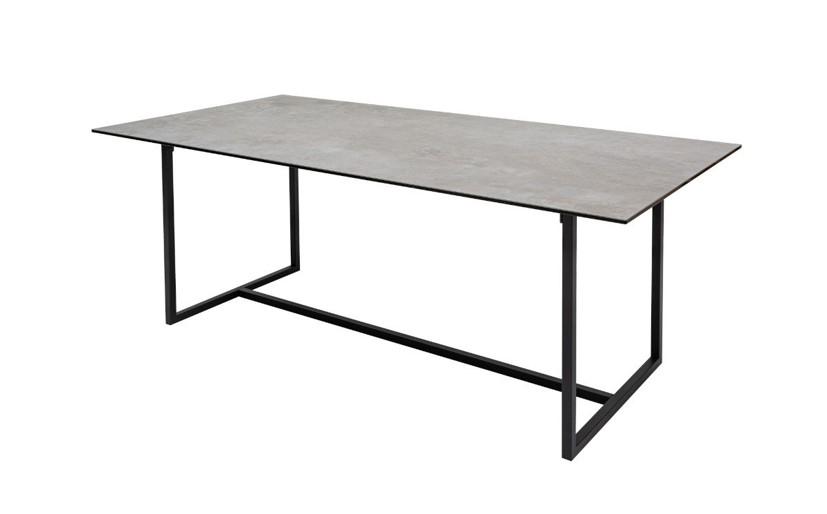 Stół z ceramicznym blatem i metalowymi nogami