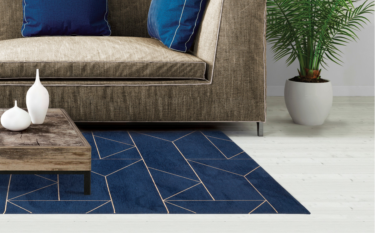 Granatowy dywan w geometryczny wzór