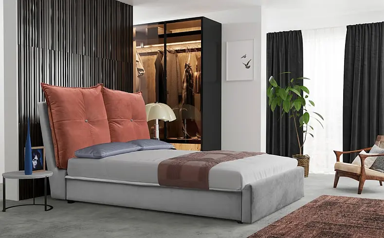 Łóżko z tapicerowanym wezgłowiem złożonym z dwóch dużych poduch