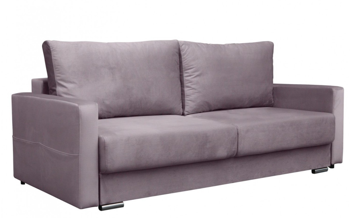 sofa w klasycznym stylu z miękkimi poduchami