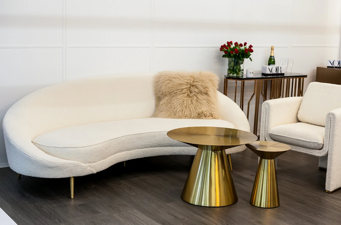 Sofa RENE w kształcie nerki, kremowa boucle / szerokość 235 cm