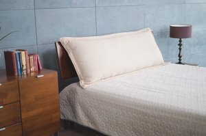 Beżowa poduszka dzienna Visby MJUKA 140 cm na drewniany zagłówek łóżka do sypialni / tkanina Casablanca 2302 - Promocja!