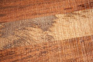 Drewniany stolik MAKASSAR z drewna mango /43x43 cm 