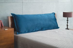 Granatowa poduszka dzienna Visby MJUKA na drewniany zagłówek łóżka do sypialni / tkanina French Velvet 670 - Promocja!