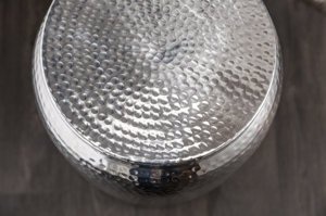 Srebrny oryginalny stolik kawowy ORIENT z młotkowanego aluminium / 35x48x35 cm